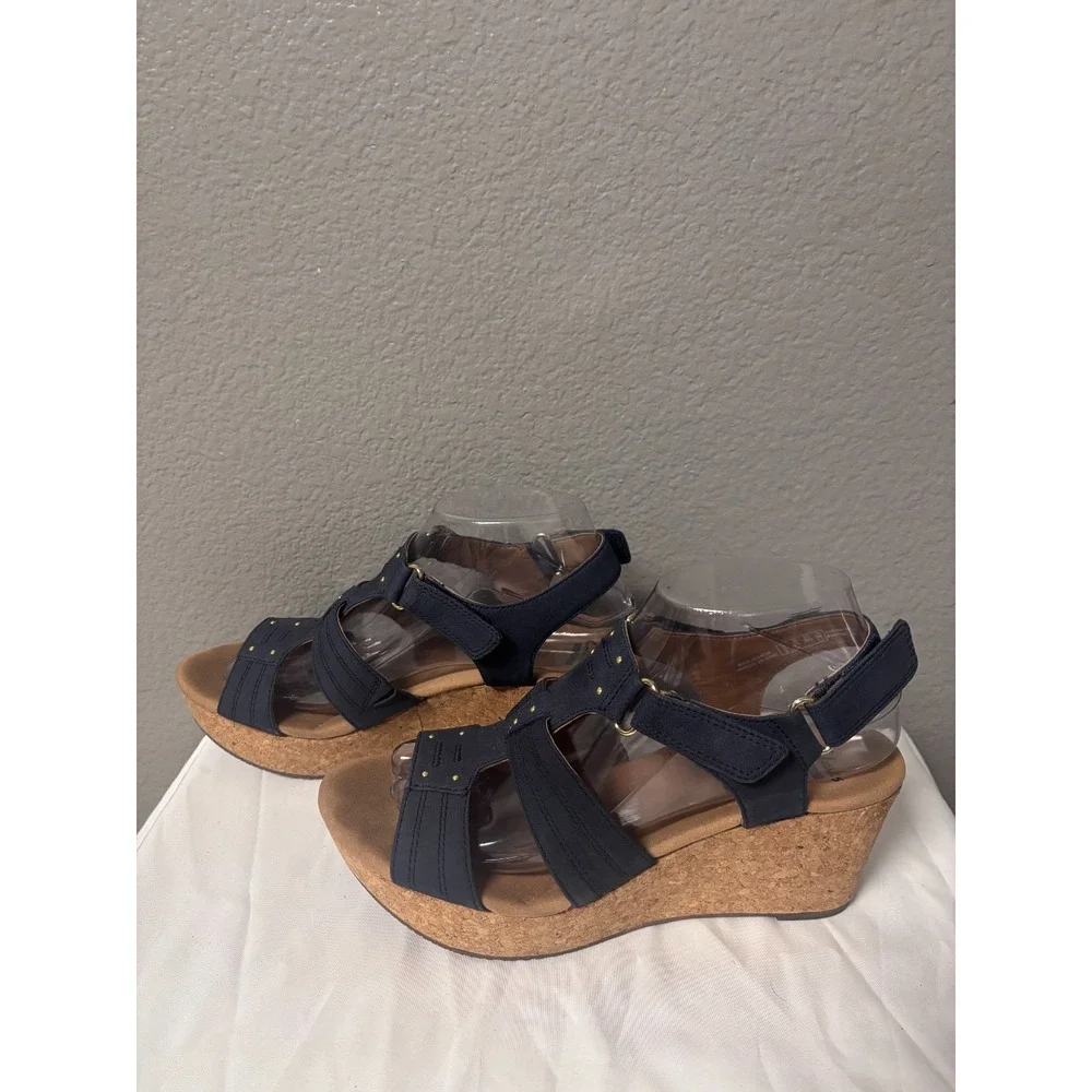 Clarks Womens 8.5 Wedge Sandals Navy Blue Studded Cork Platform Cushion Soft